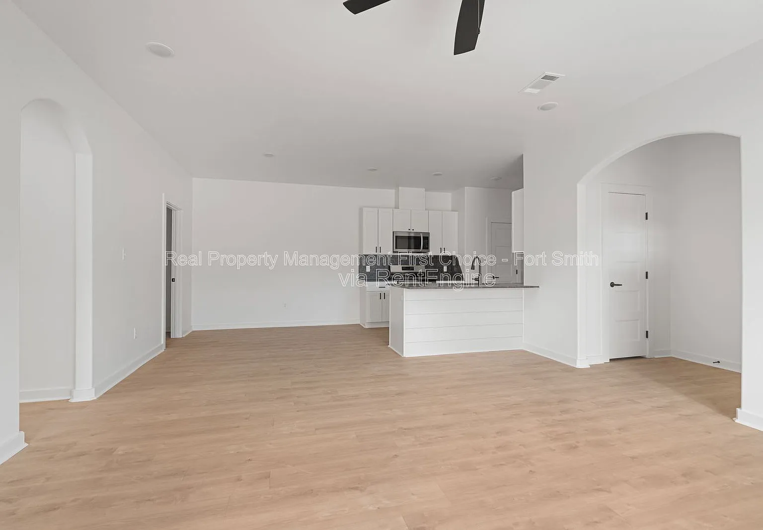 3 bed, 2.0 bath, 1399 sqft, $1,550 — Photo 3