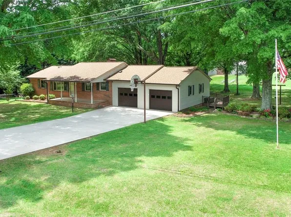 2370 Pine Meadow Dr, Kernersville, NC 27284