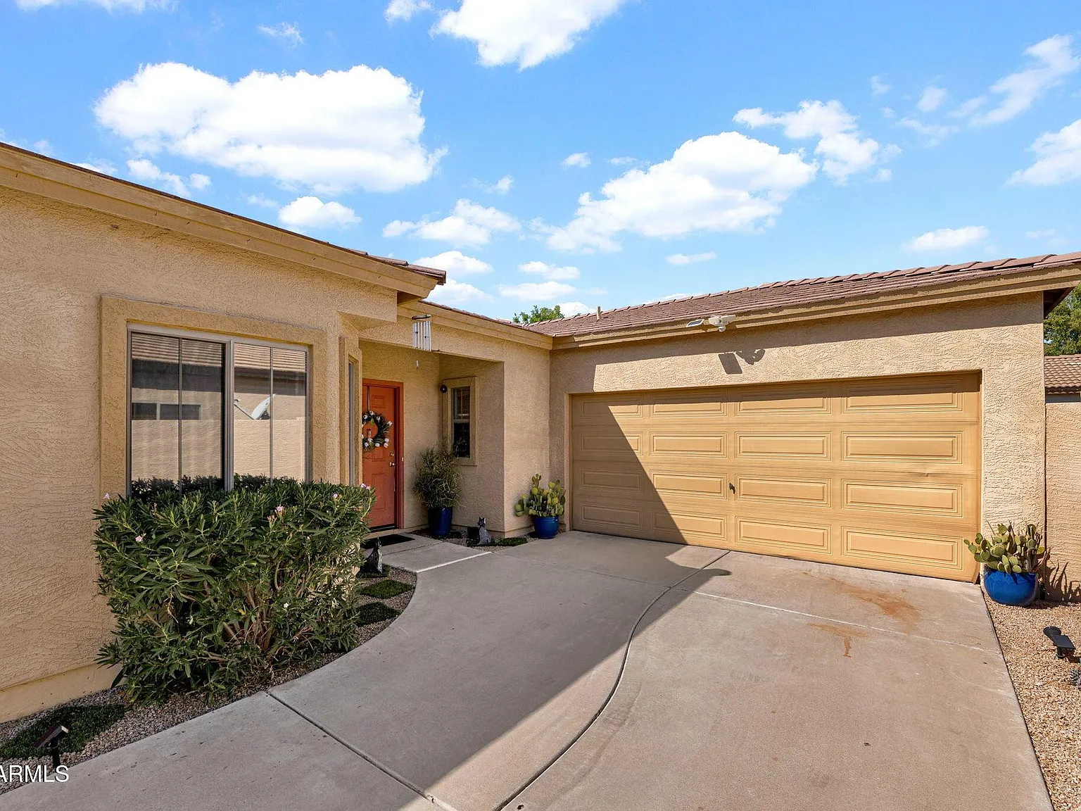 3 bed, 2.0 bath, 1259 sqft, $2,700 — Photo 2