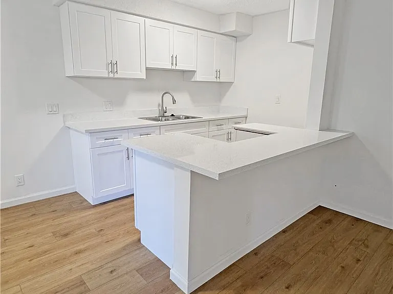 1820 N Edgemont St #2 — Photo 3