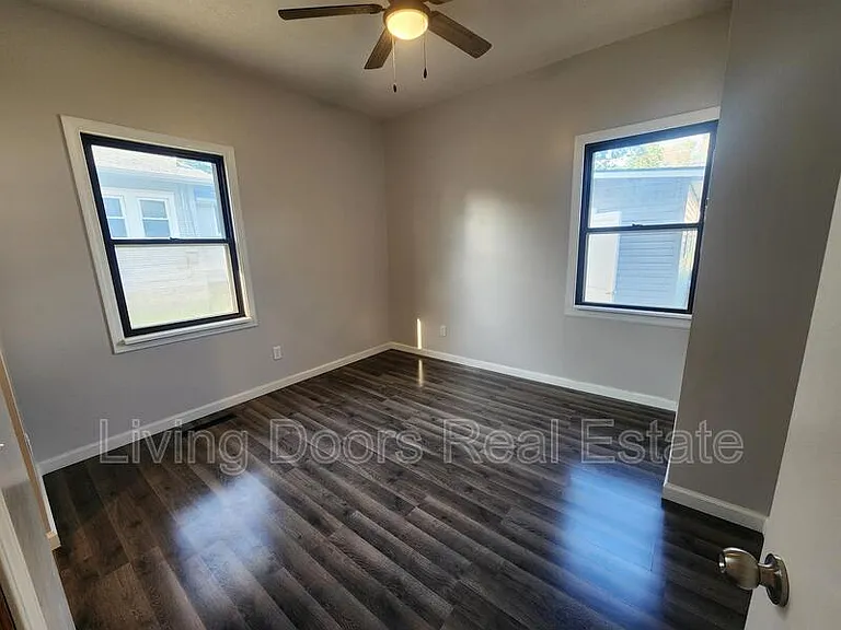 914 N 6th St — Photo 7