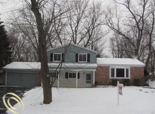 5585 Birdview Hts, Orchard Lake, MI