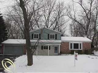 5585 Birdview Hts photo 1