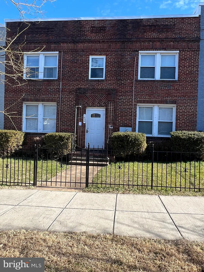 1639 Montello Ave NE photo 1