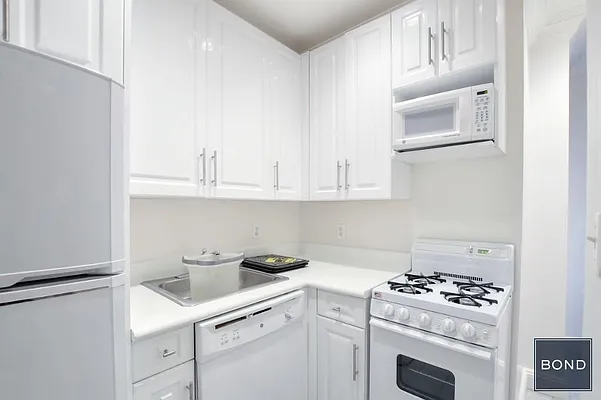 Rented by Bond New York | media 5