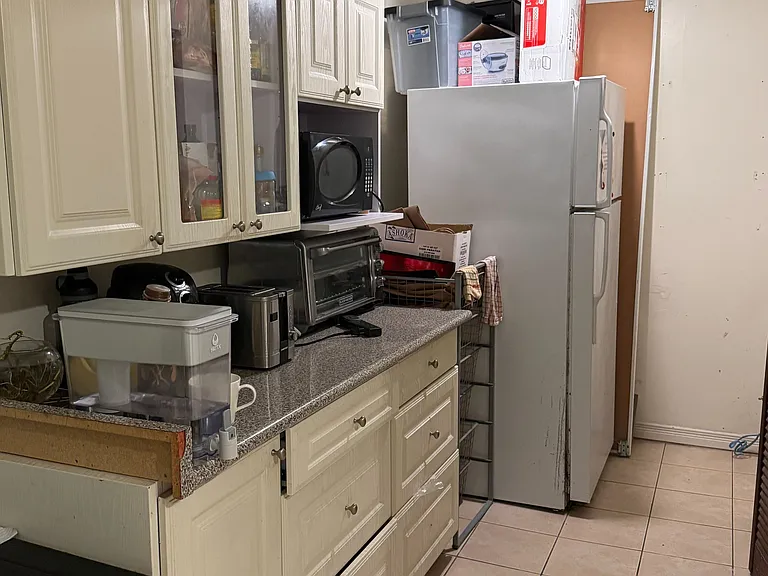140 Sexton Cres #3 — Photo 9