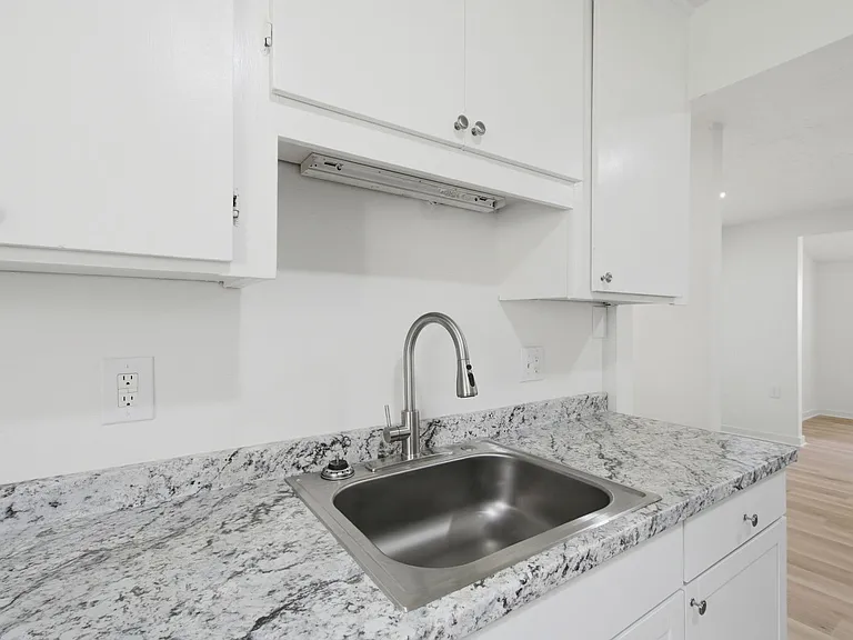 1824 Grayson St — Photo 22