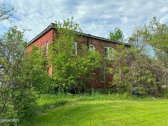 4th image of 33 River Road