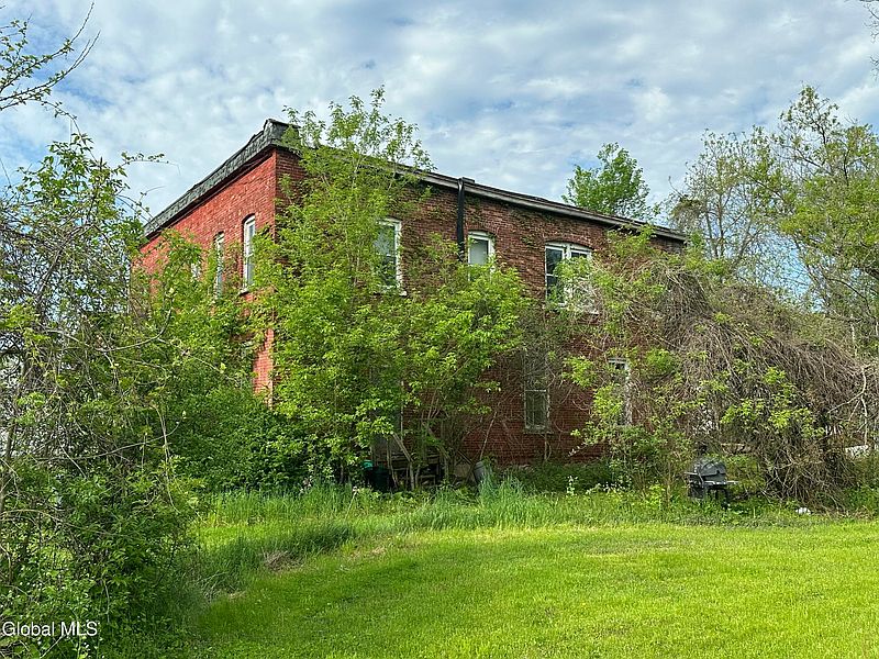 4th image of 33 River Road