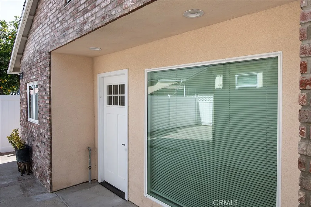 2 bed, 900 sqft, $3,000 — Photo 3