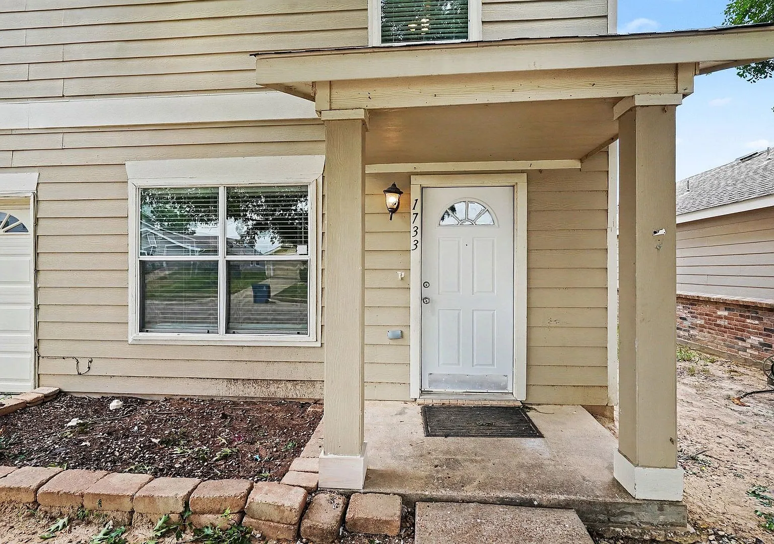 Welcome to 1733 Vineridge Lane in desirable Burleson! — Photo 3