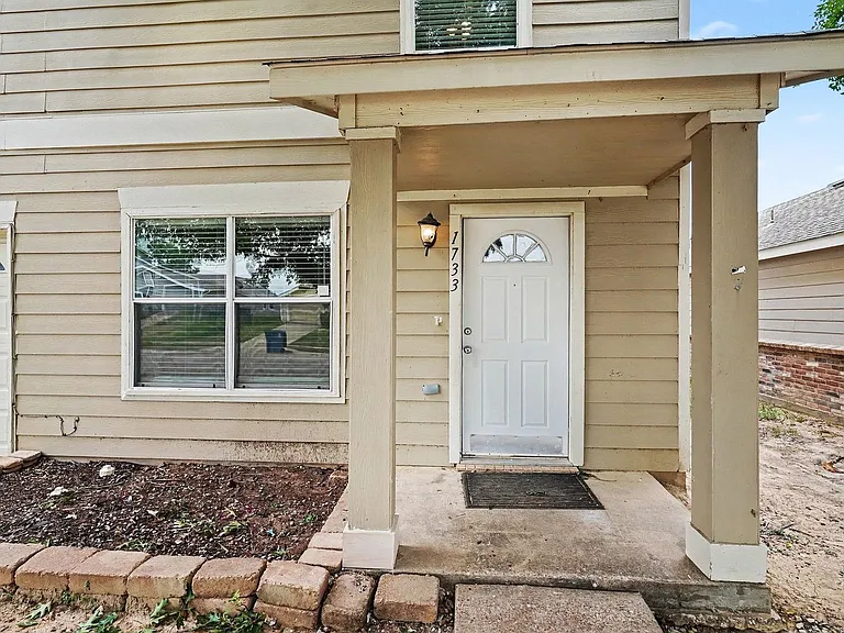 1733 Vineridge Ln — Photo 3