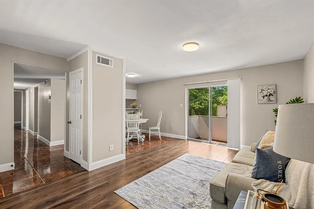 3 bed, 1165 sqft, $2,050 — Photo 2