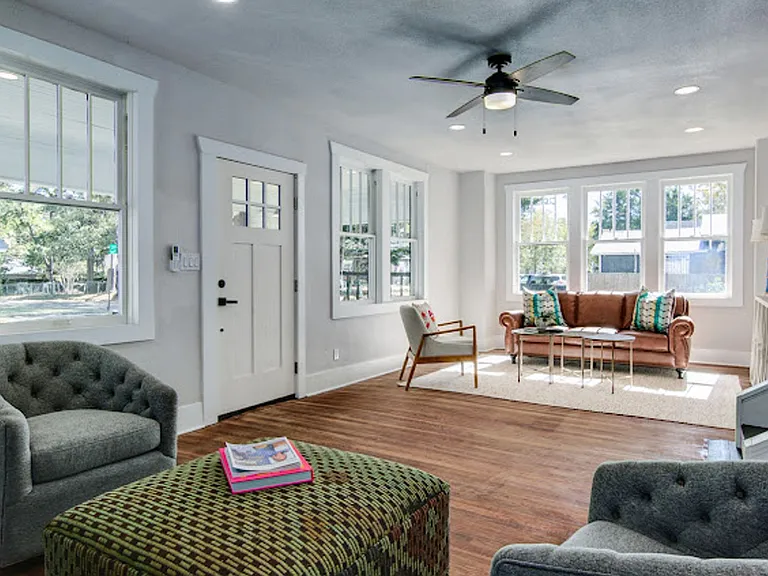 2301 Pecan St — Photo 2
