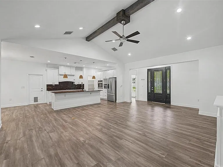 606 Royal Crest Dr — Photo 15