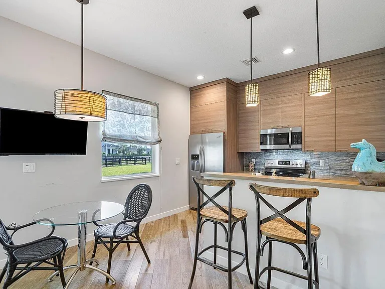1382 Clydesdale Ave — Photo 29