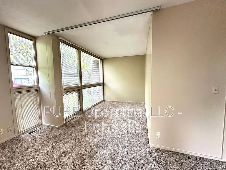 1631 N 109th Plz — Photo 33
