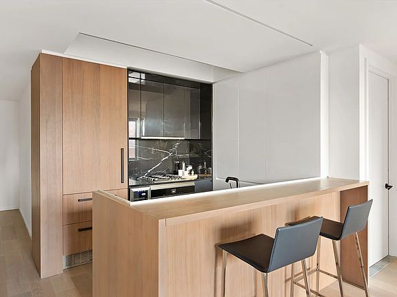 2nd image of 196 Orchard St #7J