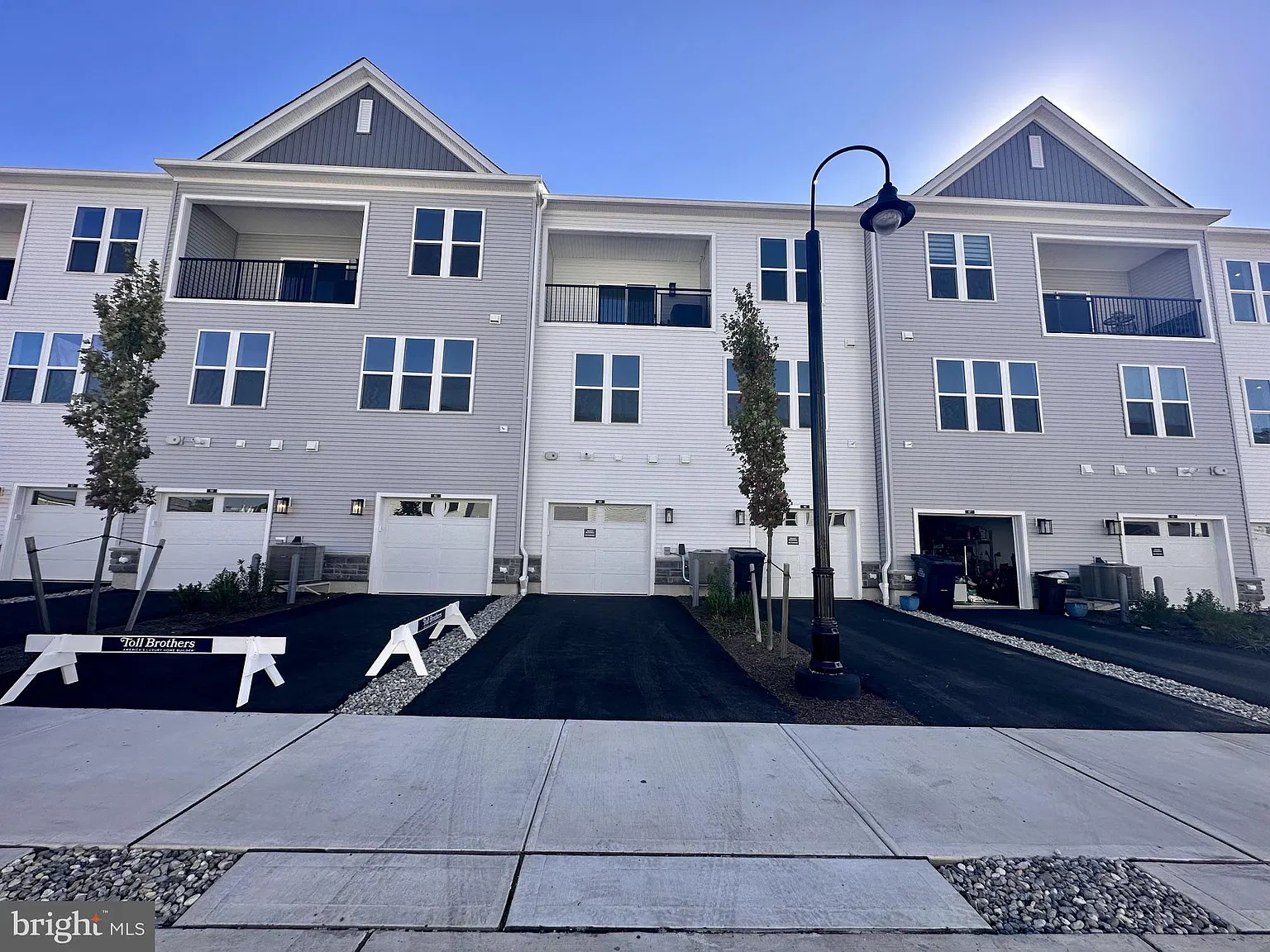 3 bed, 3.0 bath, 1860 sqft, $3,800 — Photo 1