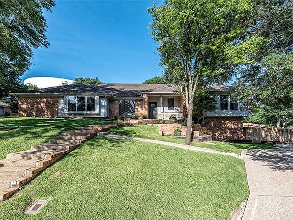 3rd image of 407 Woodfall Dr