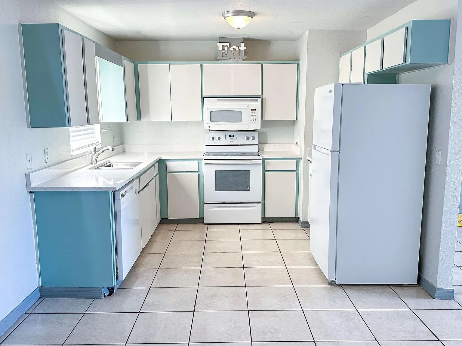 3 bed, 1195 sqft, $1,650 — Photo 2