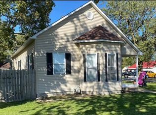 1002 Maple St, Carrollton, IL 62016