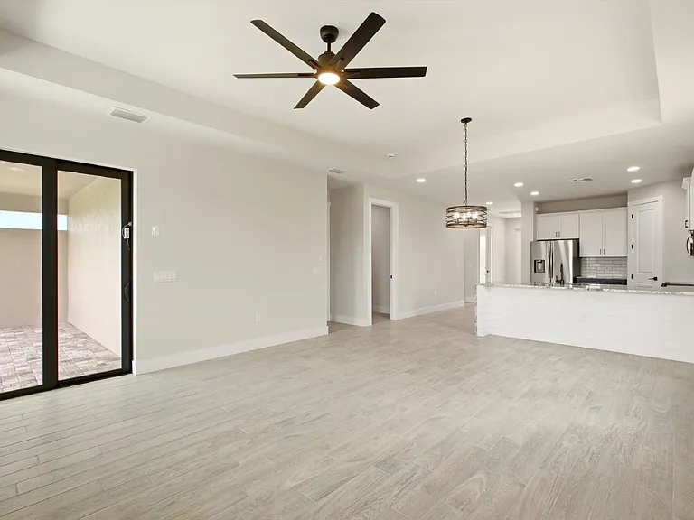 3750 NE 13th Ave — Photo 7