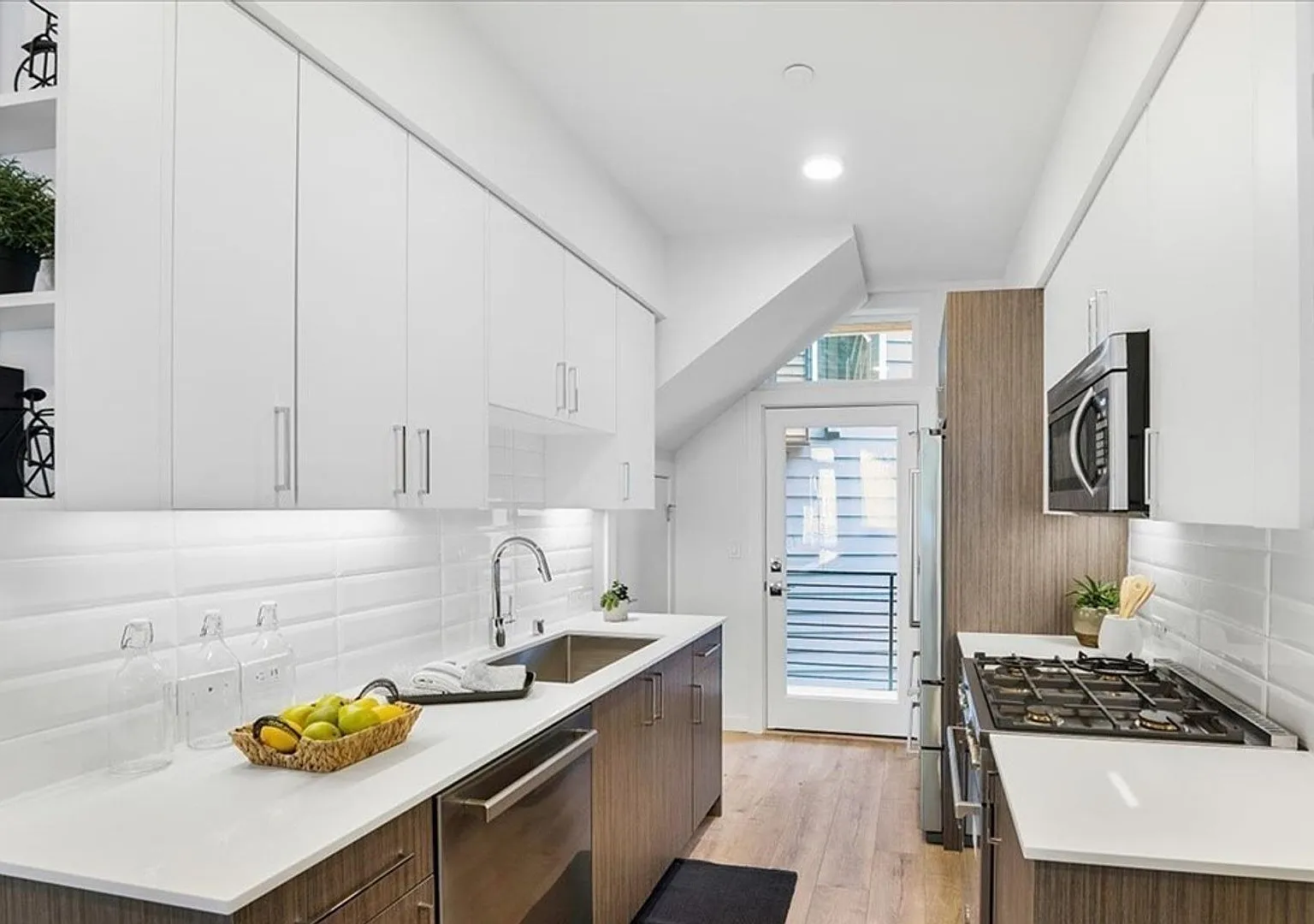 Chic Townhome at Green Lake — Photo 4