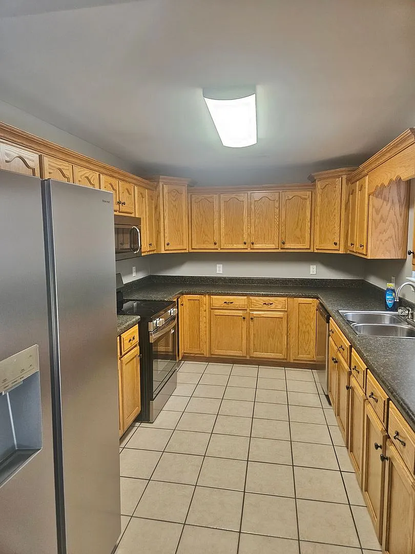 4 Bedroom, 2 Bath — Photo 3