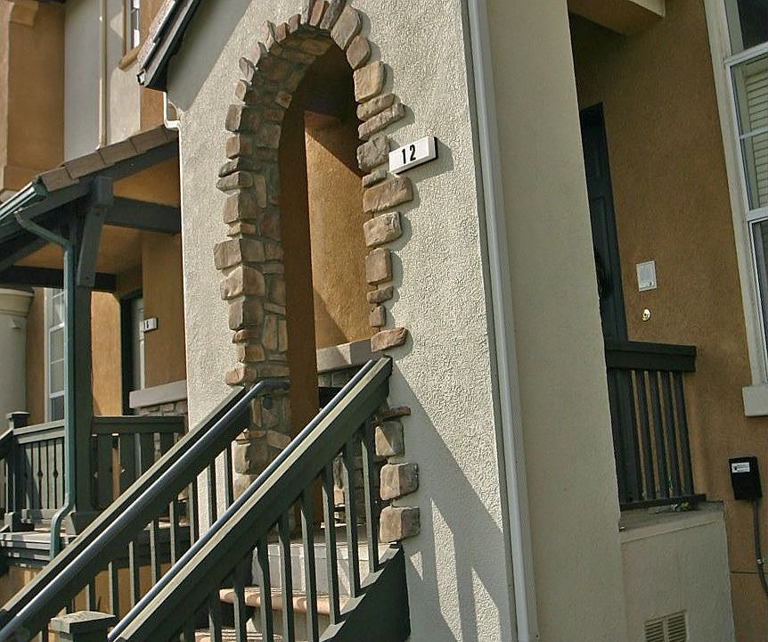 2nd image of 12 Kenilworth Ln #152