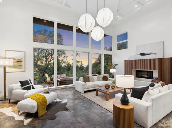 104 Capricorn Ave, Oakland, CA 94611