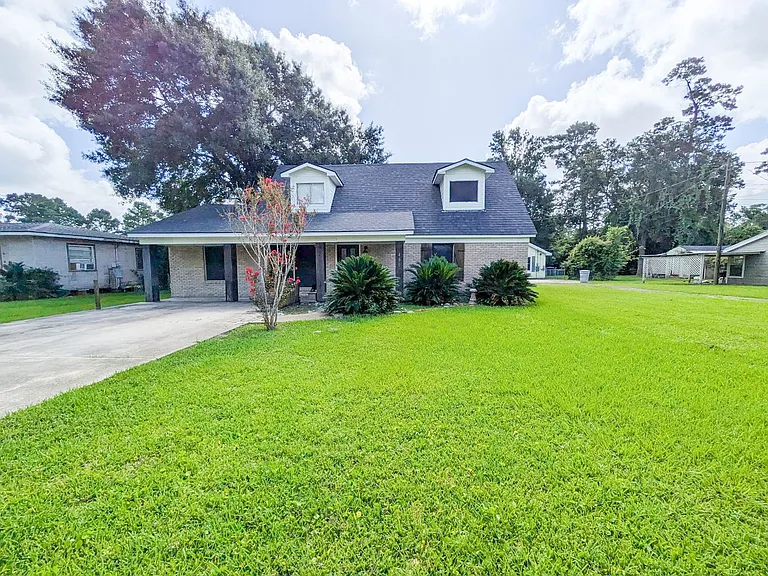 460 Belvedere Dr — Photo 1