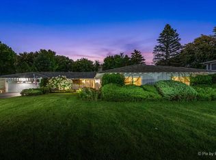 881 N Martin Dr, Palatine, IL 60067