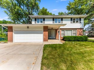 1187 Blackhawk Dr, Elgin, IL 60120