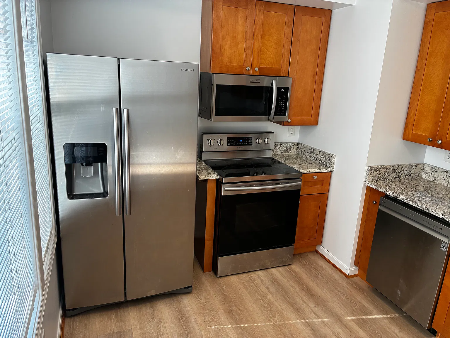 2 bed, 2.5 bath, 1312 sqft, $1,950 — Photo 3