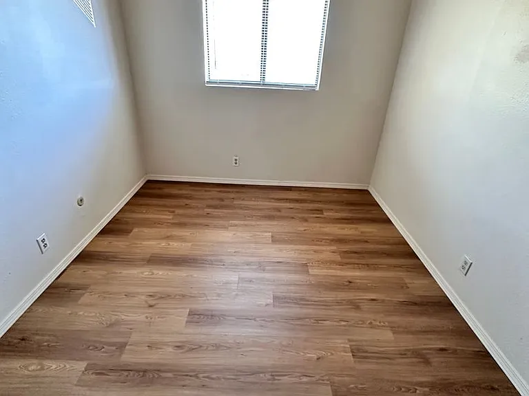 3618 Lafayette Drive Ne — Photo 11