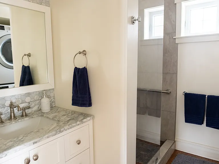 2737 Malletts Bay Ave #B — Photo 14