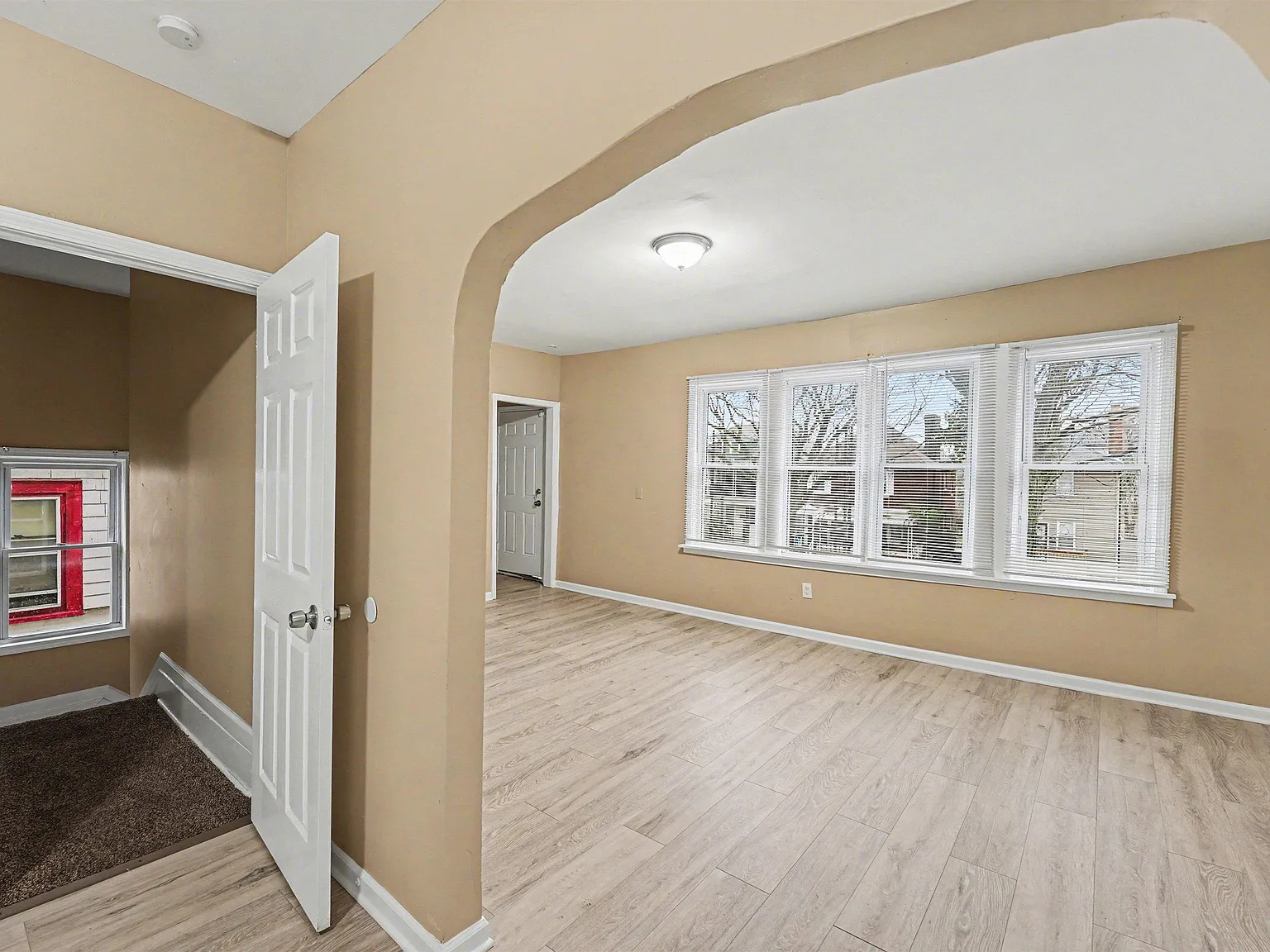 2 bed, 1.0 bath, 1050 sqft, $1,200 — Photo 2