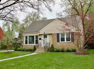 122 Indian Dr, Clarendon Hills, IL