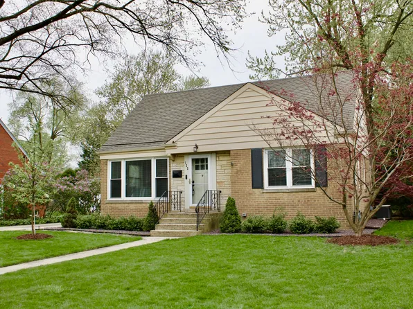 122 Indian Dr, Clarendon Hills, IL 60514