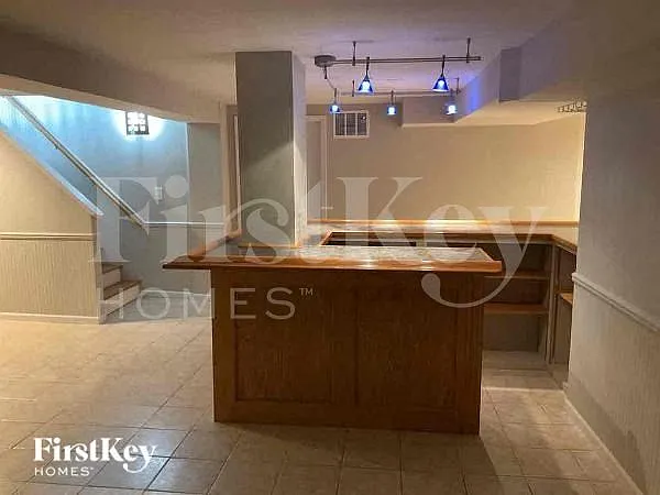 4 bed, 2.5 bath, 2256 sqft, $2,605 — Photo 3