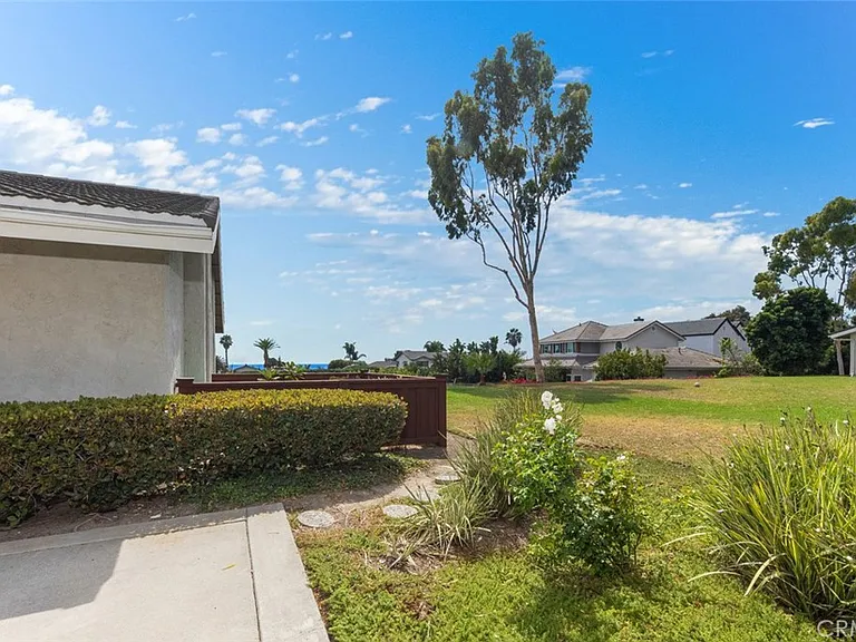 3331 Calle La Veta — Photo 2
