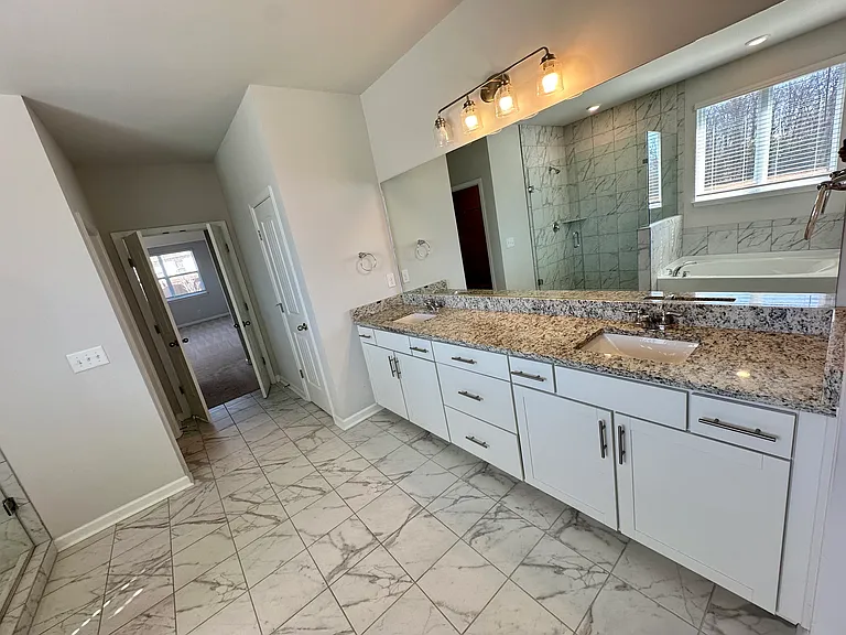 304 Greymoor Ln — Photo 14