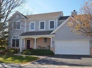 1 Laurel Valley Ct, Lake In The Hills, IL 60156