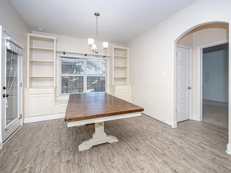 1013 Silverbell Cv — Photo 42