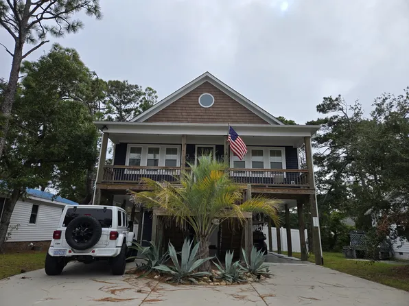 212 NE 51st St, Oak Island, NC 28465