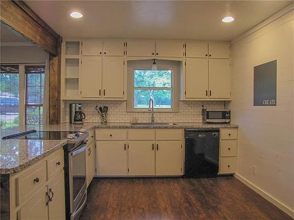 3rd image of 802 NW 13th St