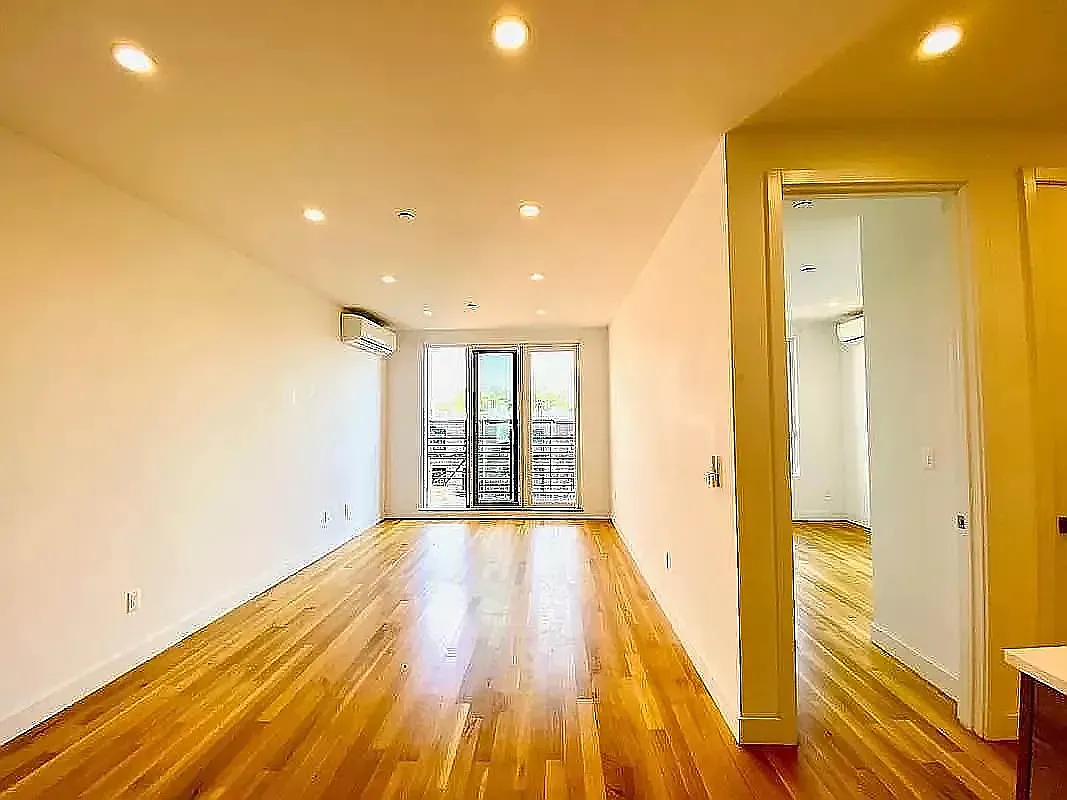 462 Madison Street — Photo 4