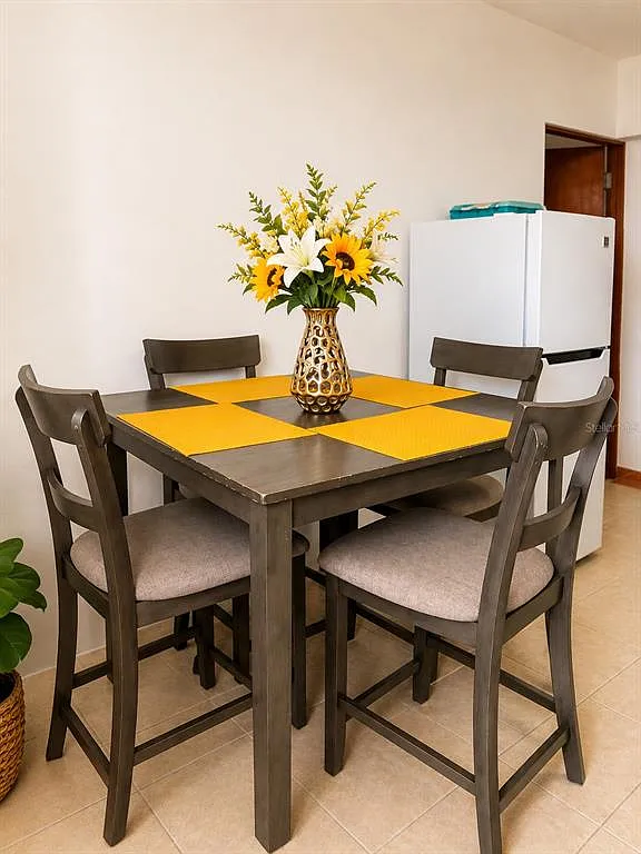 2 bed, 1.0 bath, 3800 sqft, $1,500 — Photo 2