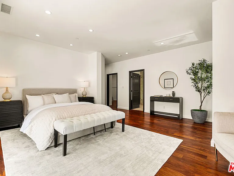 8836 Wonderland Ave — Photo 33
